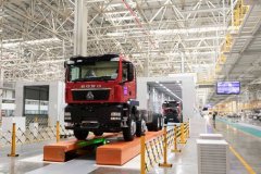 这些小车不只可以或许边行进边